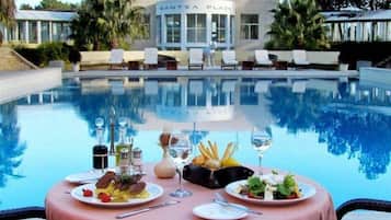 Indoor pool, outdoor pool
