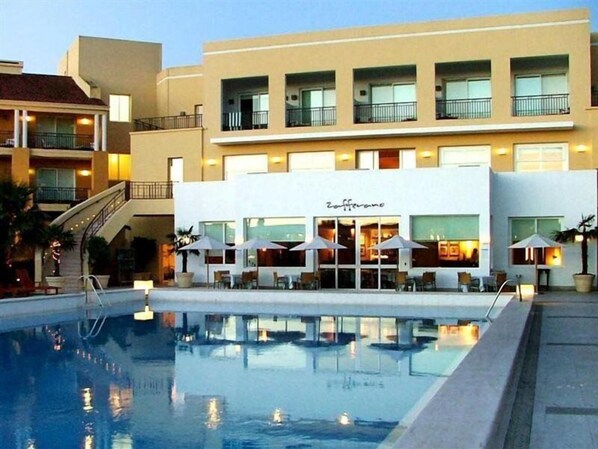 Indoor pool, outdoor pool