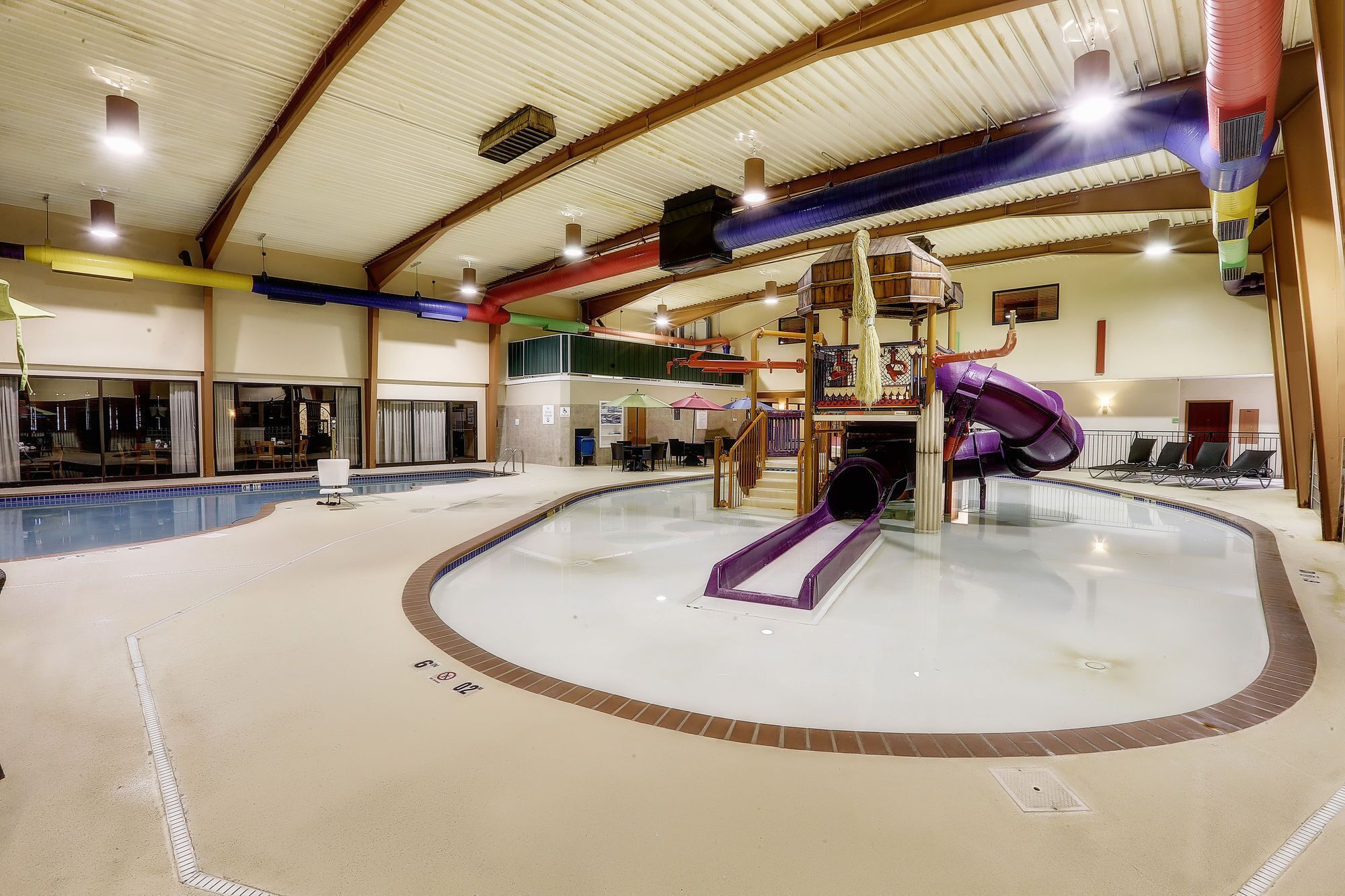 室内游泳池，室外游泳池