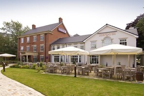 Outdoor dining - Premier Inn Birmingham Central Hagley Road (Birmingham)