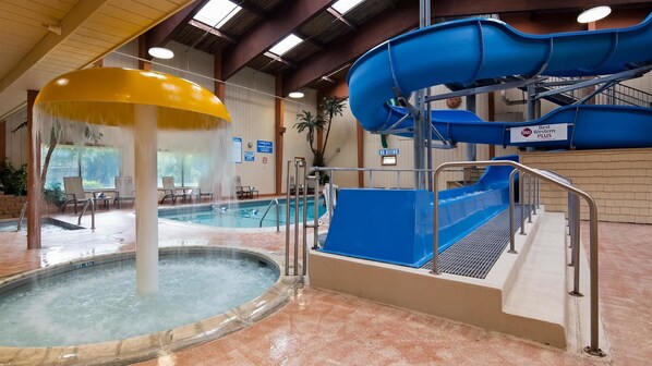 สระว่ายน้ำในร่ม