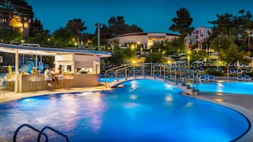 Indoor pool, outdoor pool