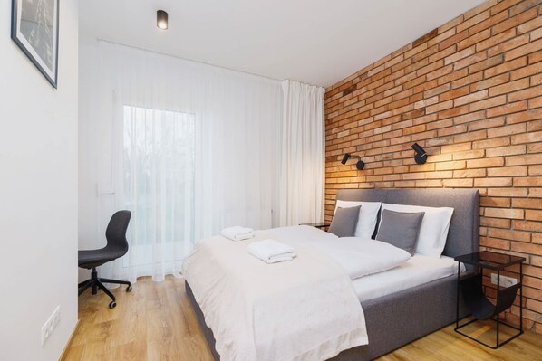 1 bedroom, desk, iron/ironing board, WiFi