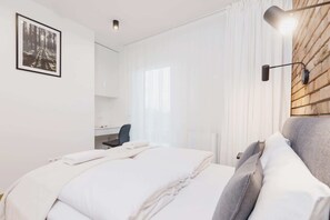 1 bedroom, desk, iron/ironing board, WiFi