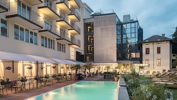 Indoor pool, outdoor pool