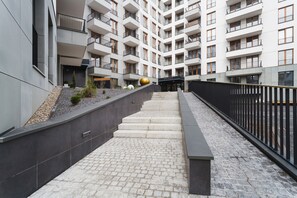 Exterior detail - Wrocławska 33 | Apartment Kraków | Parking (Kraków)