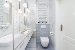 Bathtub, hair dryer, towels - Wrocławska 33 | Apartment Kraków | Parking (Kraków)