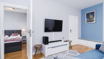 2 bedrooms, desk, iron/ironing board, WiFi