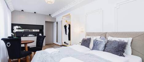 Bügeleisen/Bügelbrett, Reisekinderbett, WLAN, Bettwäsche