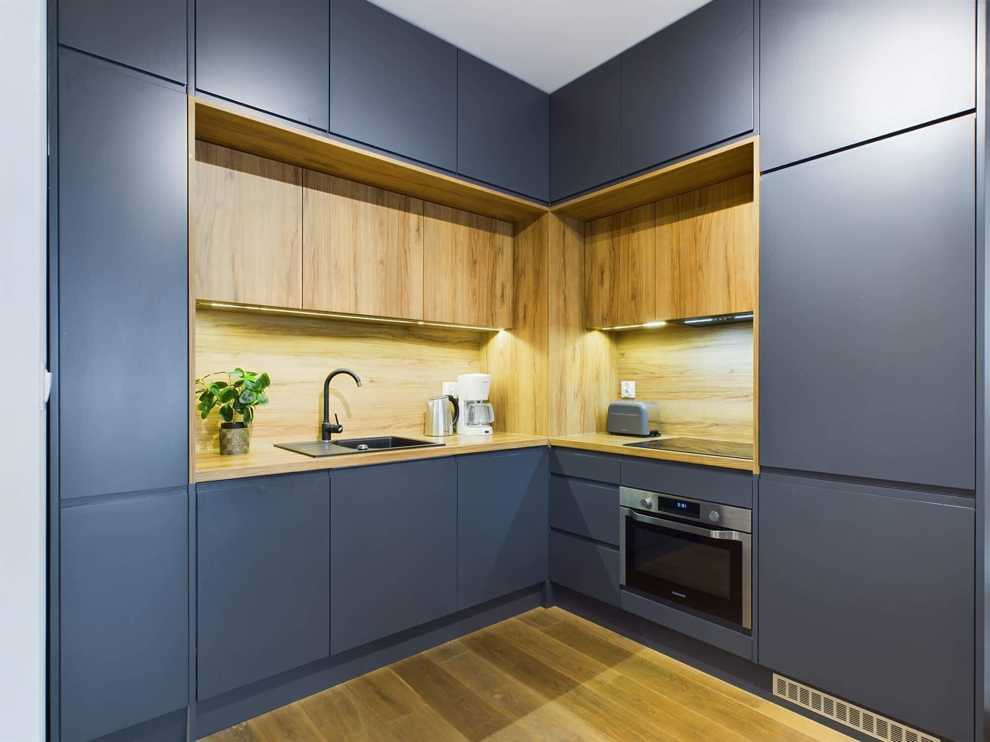 雪櫃、微波爐、焗爐、爐具