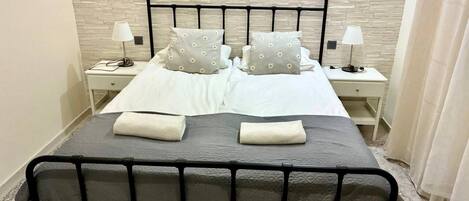 1 habitación, tabla de planchar con plancha, wifi y ropa de cama