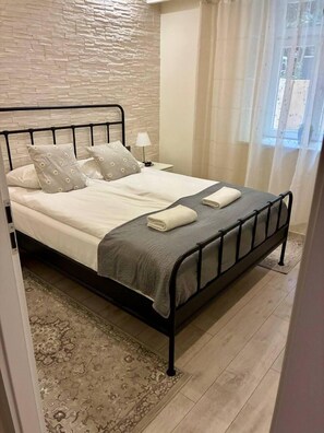 1 habitación, tabla de planchar con plancha, wifi y ropa de cama 