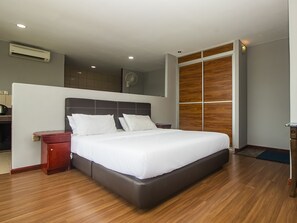 Deluxe Double Room, 1 King Bed | Desk, free WiFi, bed sheets - Hotel O Ltk Home (Kanowit)