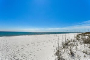 Beach nearby - Blue Sound: Gorgeous LARGE, PRIVATE HOME in Gated Beach Community (Navarre)