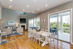 Smart TV, offices - Blue Sound: Gorgeous LARGE, PRIVATE HOME in Gated Beach Community (Navarre)