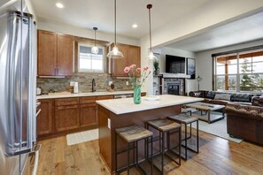 Interior - Great Location Near Pool with Suncadia Pool Access (Cle Elum)