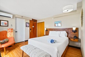 1 chambre, bureau, fer et planche à repasser, accès au Wi-Fi (inclus)