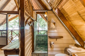 Spa - Tropical beachfront house w/ private pool, lanai, balcony & beach access (Uvita)