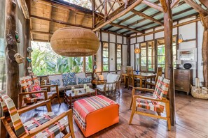 Living area - Tropical beachfront house w/ private pool, lanai, balcony & beach access (Uvita)