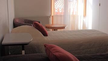 Double Room, Ensuite (Ch 03)