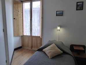 Family Suite, Balcony (02) - Auberge L'escaleta (Seix)
