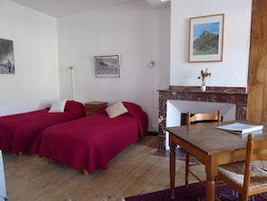 Standard Quadruple Room (Ch 10) - Auberge L'escaleta (Seix)