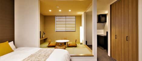 Premium Studio (For 7 Guests) | Iron/ironing board, free WiFi, bed sheets