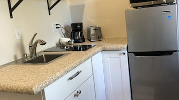 Fridge, microwave, coffee/tea maker, toaster
