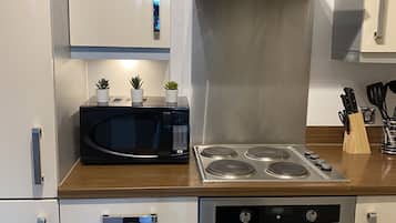 Apartment, Accessible, Private Bathroom (Central Location) | Private kitchen