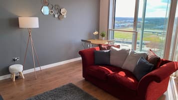Deluxe Apartment, Private Bathroom, City View (Central Location) | Lounge