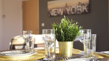 Apartment, Accessible, Private Bathroom (Central Location) | Restaurant