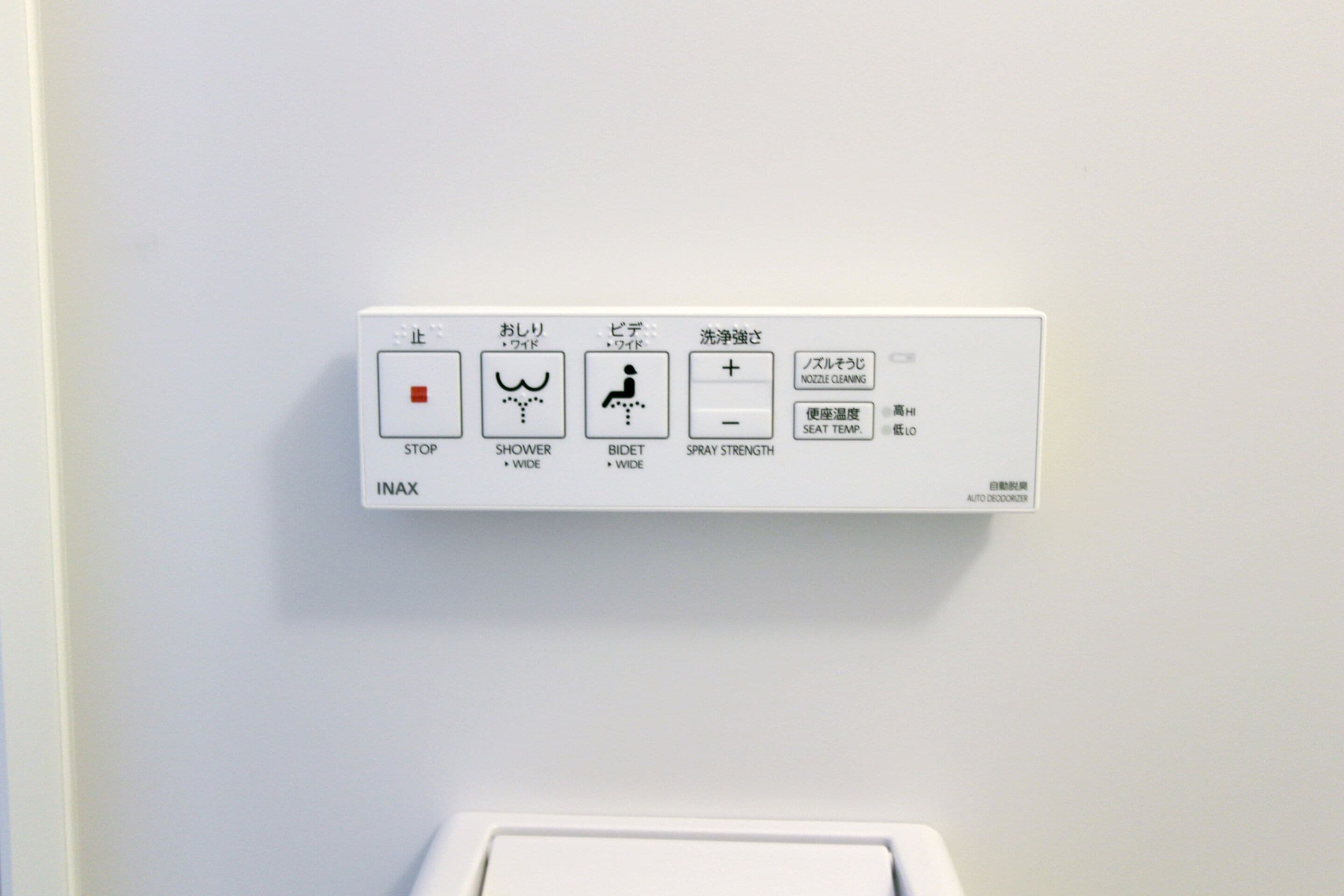 combined shower/bathtub, free toiletries, hair dryer, slippers