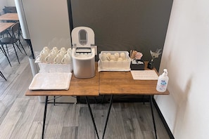 Daily buffet breakfast (JPY 1000 per person)