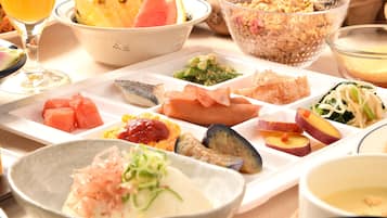 Desayuno buffet diario (JPY 1650 por persona)