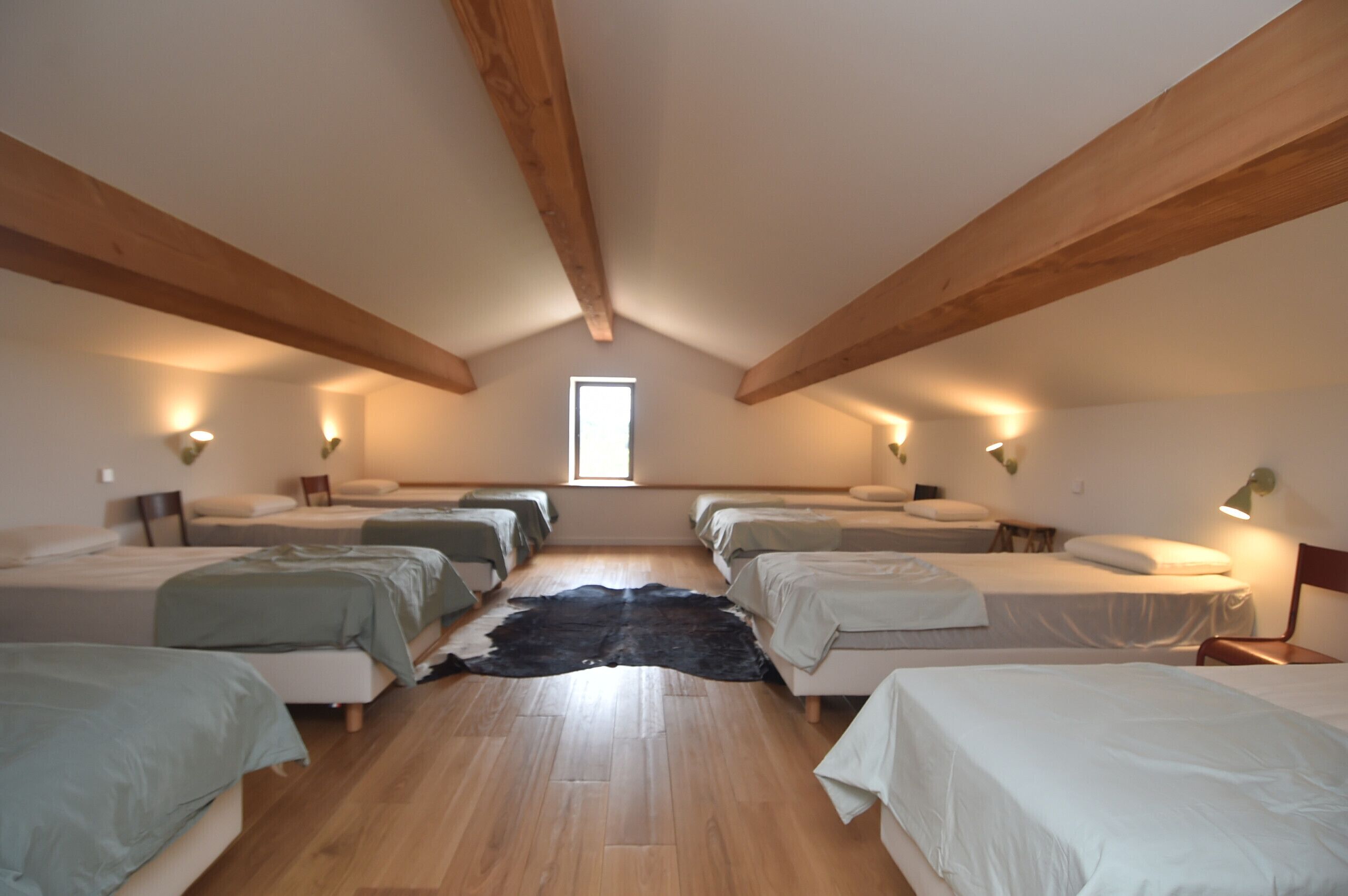 6 slaapkamers, een strijkplank/strijkijzer, gratis wifi