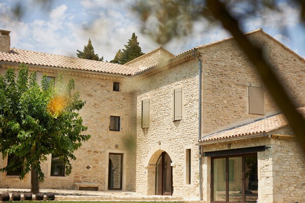 Exterior - For rent in Drôme Provençale, an exceptional property (Grignan)
