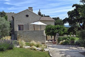 Exterior - For rent in Drôme Provençale, an exceptional property (Grignan)