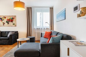 Televisión, reproductor de DVD, estéreo