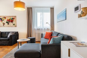 Fernseher, DVD-Player, Stereoanlage