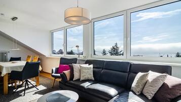 Fernseher, DVD-Player, Stereoanlage