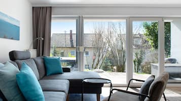 Fernseher, DVD-Player, Stereoanlage