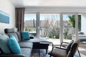 Televisión, reproductor de DVD y estéreo 