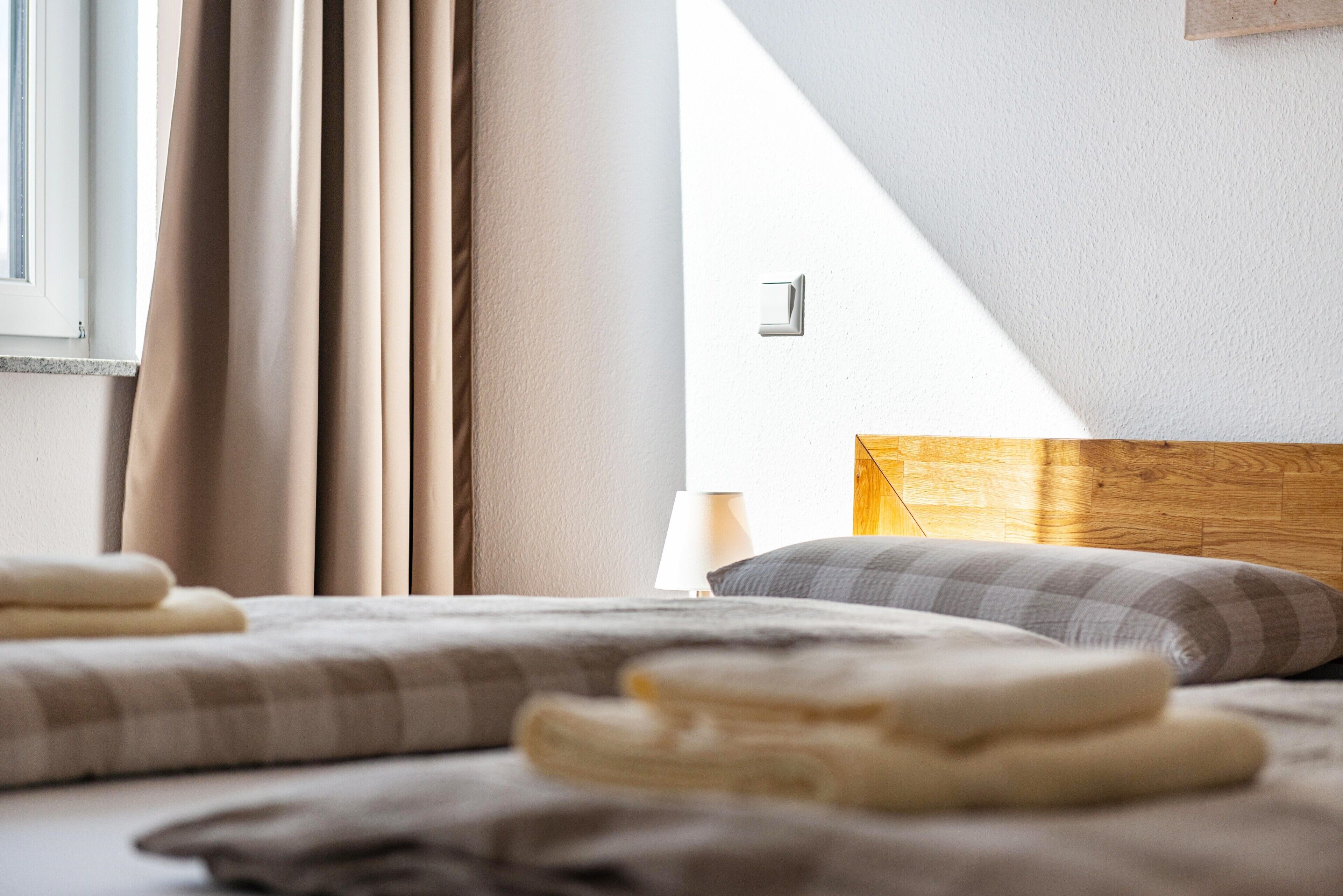 1 habitación, escritorio, tabla de planchar con plancha y wifi gratis 