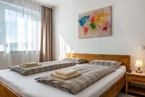 1 bedroom, desk, iron/ironing board, free WiFi - Modern Holiday Apartment "Alex" with Wi-Fi and Balcony (Überlingen)