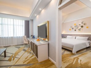Executive Room | Premium bedding, in-room safe, individually decorated, desk - Kelly Wah International Hotel (Huizhou)