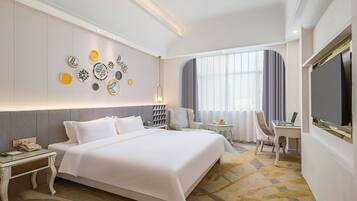 Habitación empresarial doble | Ropa de cama de alta calidad y caja de seguridad en la habitación
