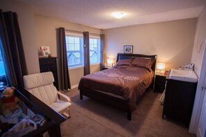 3 bedrooms, desk, iron/ironing board, travel cot