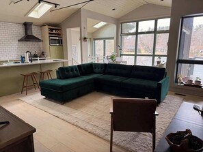 Smart TV, fireplace, books, music library