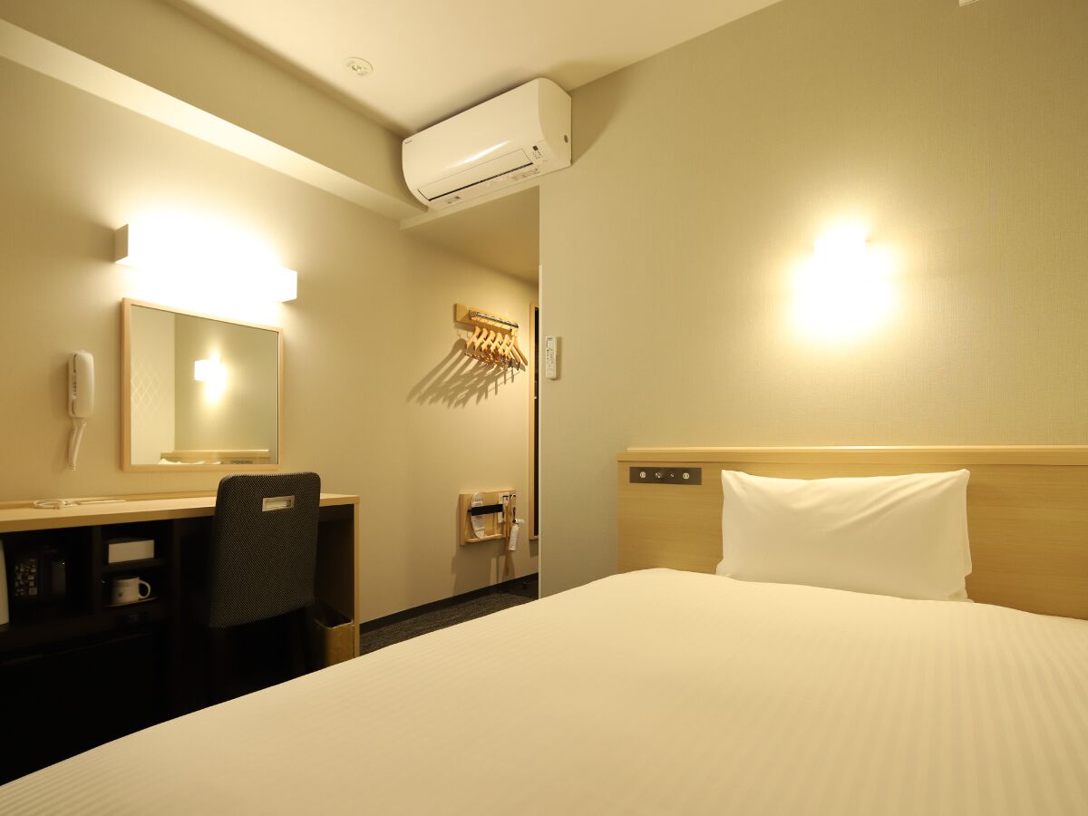 Iron/ironing board, free WiFi