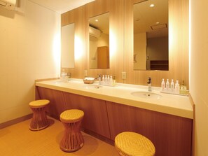 Hair dryer, towels, shampoo, toilet paper - AB Hotel Osaka Sakaisuji Hommachi (Osaka)